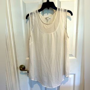 CAbi on the move mesh top. Good condition.
